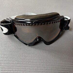 Oakley Ski Snowboard Goggles Black frame with Black White Adjustable Strap